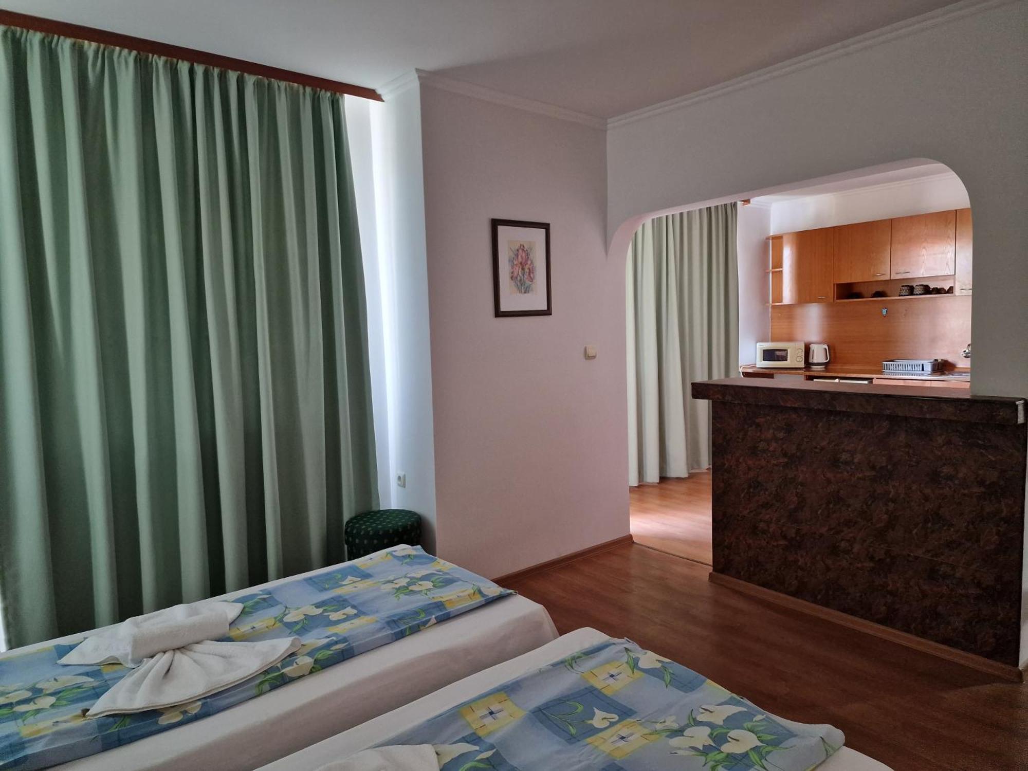 Hotel Sunrise Равда Екстер'єр фото