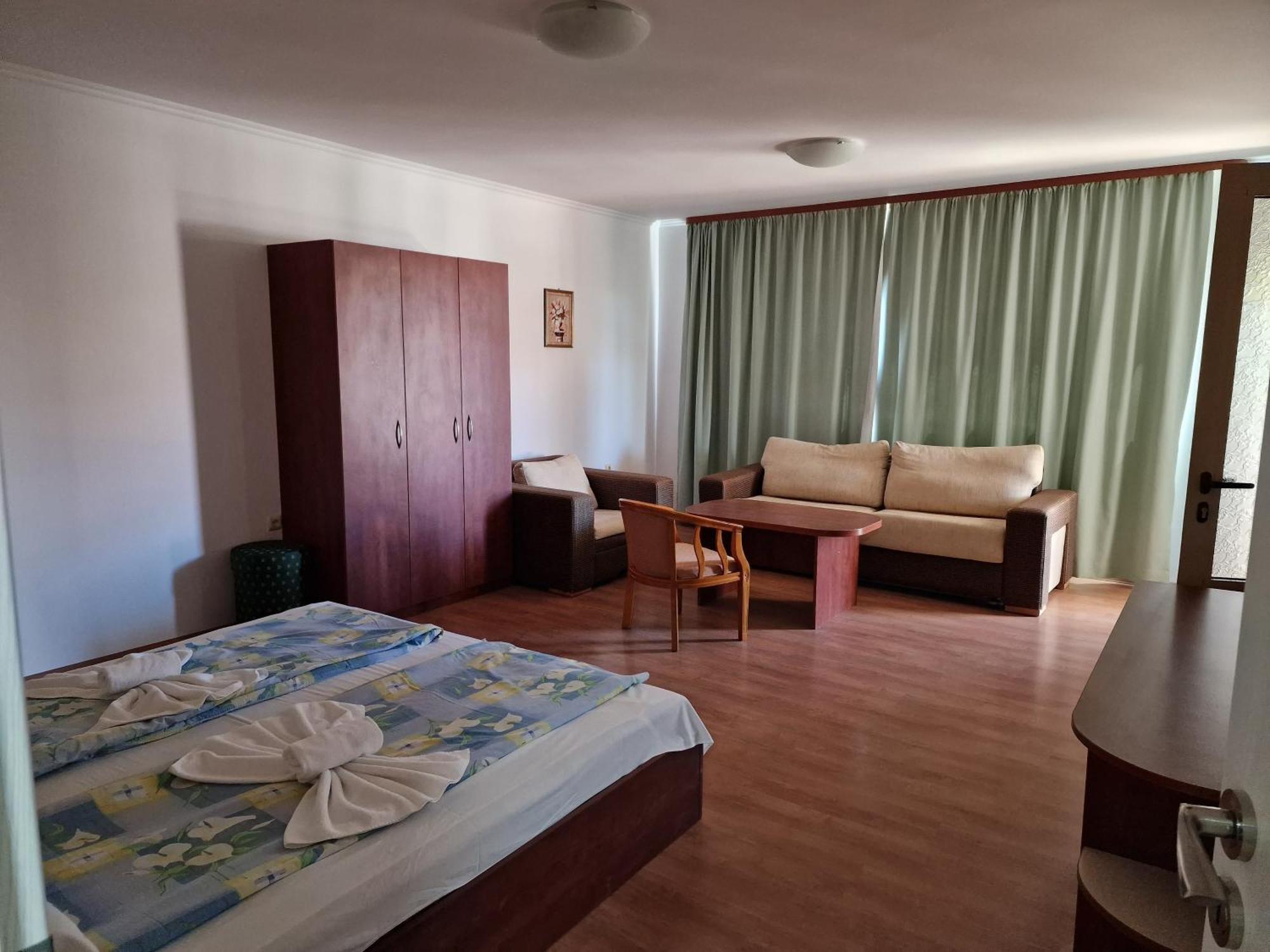 Hotel Sunrise Равда Екстер'єр фото