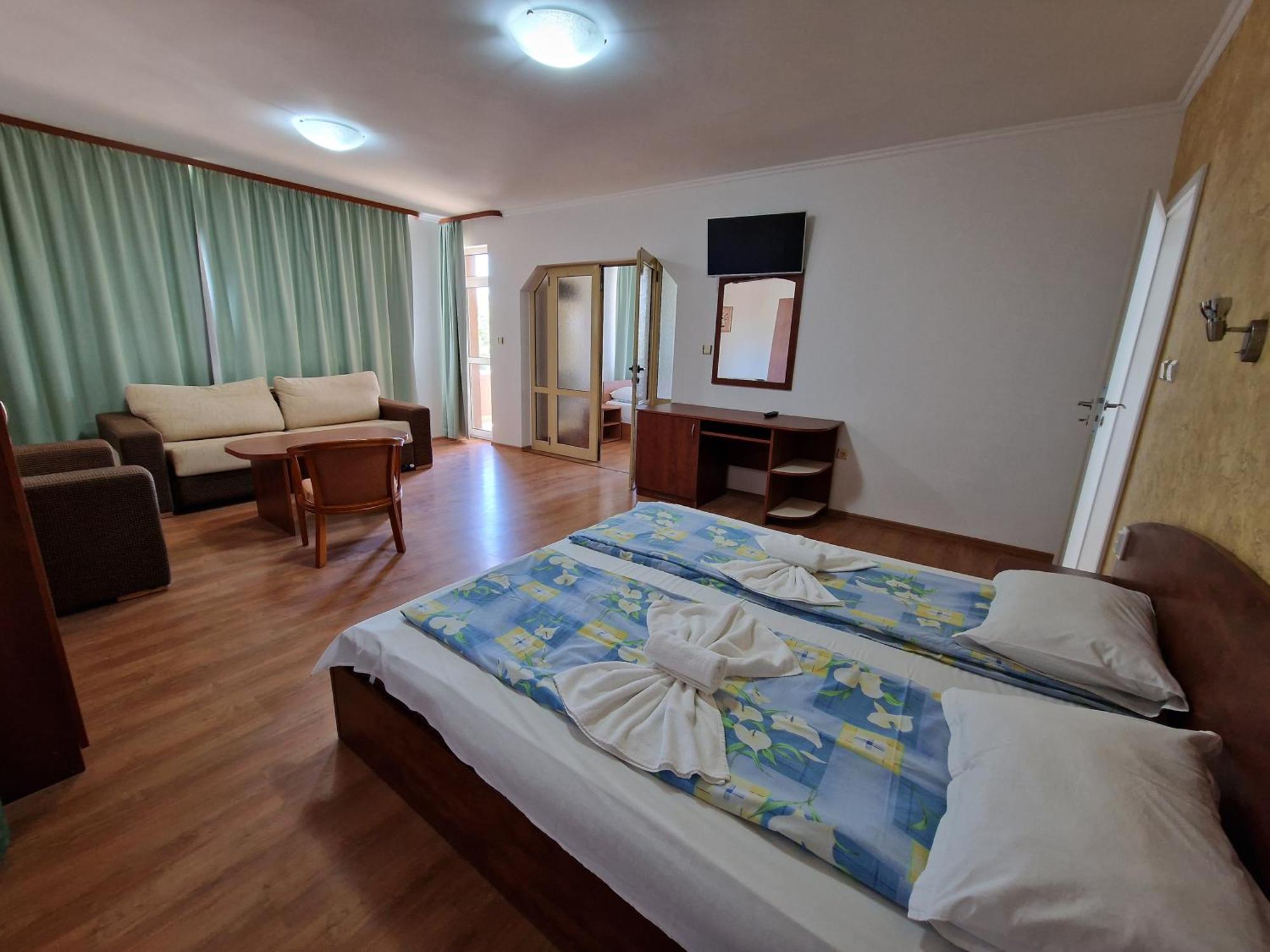 Hotel Sunrise Равда Екстер'єр фото
