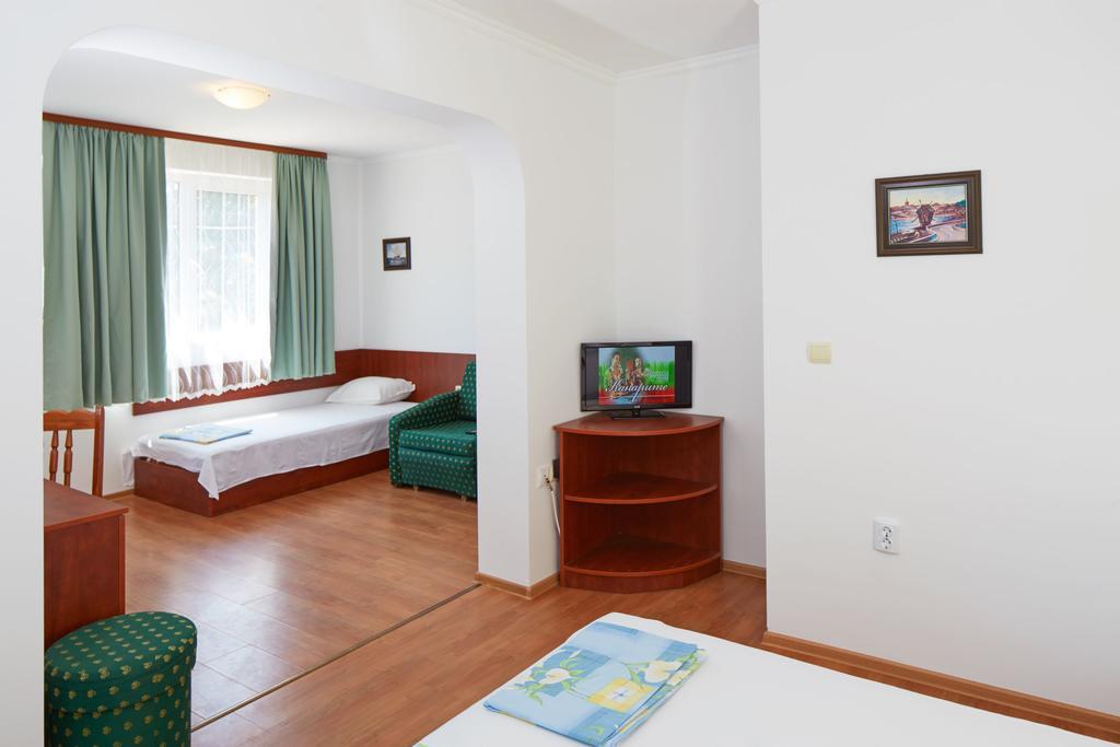 Hotel Sunrise Равда Екстер'єр фото